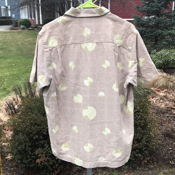A[X]IST Mens Size M Geo Patterned Silk, Short Sleeve, Tan/Cream Button Shirt - Picture 3 of 5
